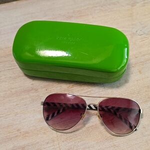 Kate Spade New York ~Blossom Aviator With Green hard shell Case.